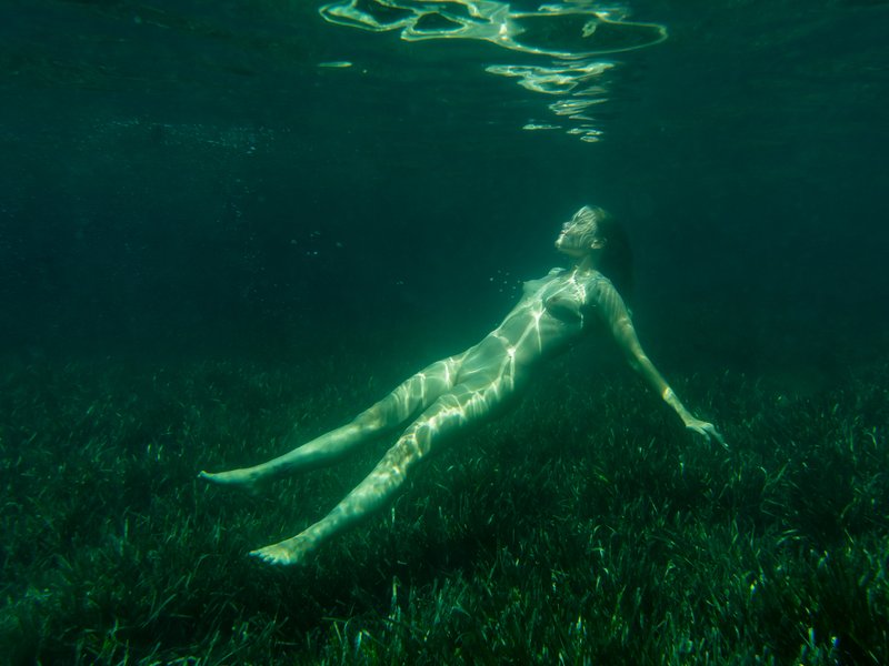 Glisser sous l’eau