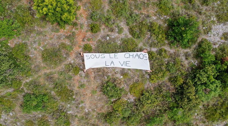 Sous le Chaos la vie