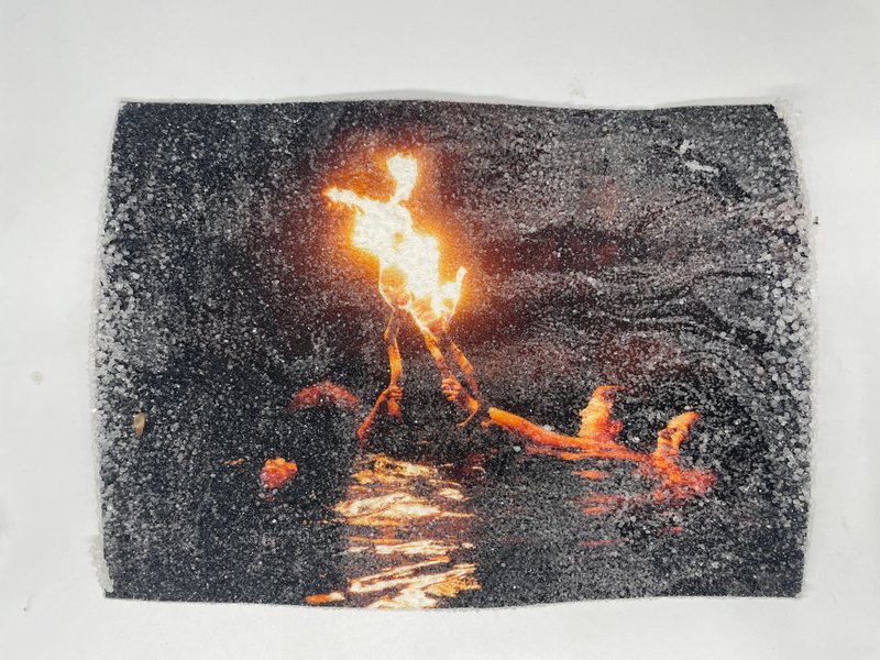 Le feu sur l’eau sous cristal
